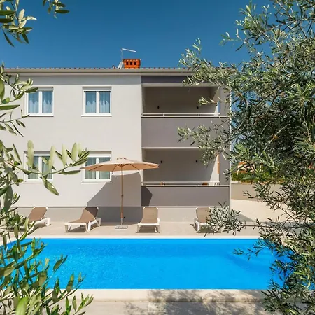 Zdenka With Common Pool