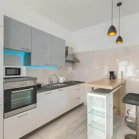 Zdenka With Common Pool Casa de hóspedes 3*