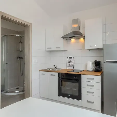 Zdenka With Common Pool 3*