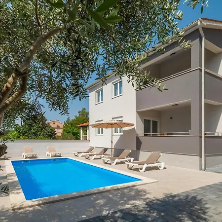 Casa de hóspedes Zdenka With Common Pool 3*