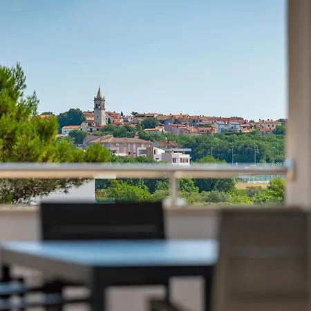 Zdenka With Common Pool 梅杜林