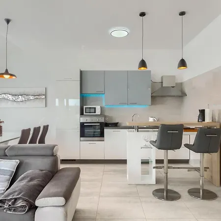 Zdenka With Common Pool 招待所