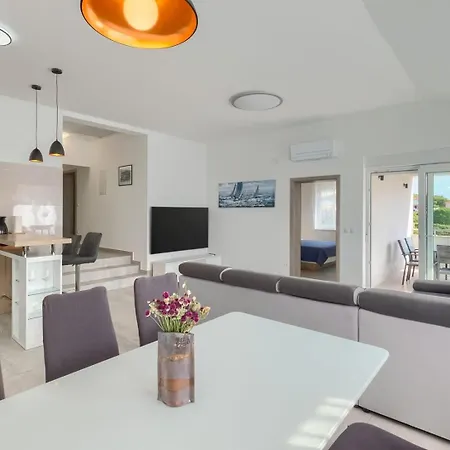 Guest house Zdenka With Common Pool *