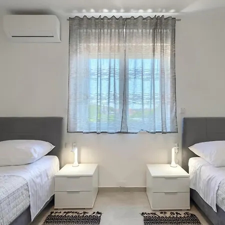 Zdenka With Common Pool 梅杜林