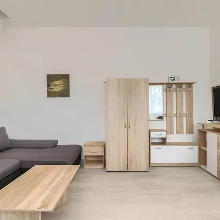 Zdenka With Common Pool 3*