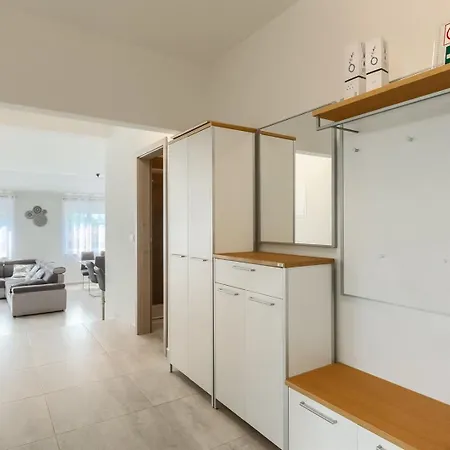 Zdenka With Common Pool Guest house Medulin