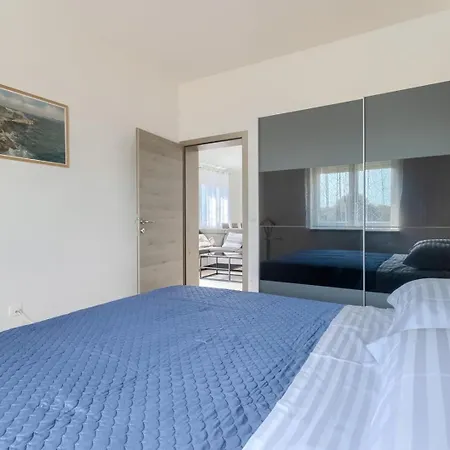 Zdenka With Common Pool Guest house Medulin