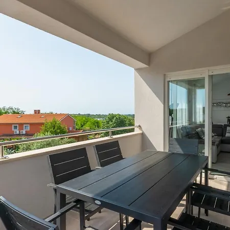Zdenka With Common Pool Guest house *