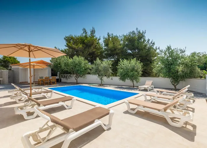 Gostinjska kuća Zdenka With Common Pool Medulin