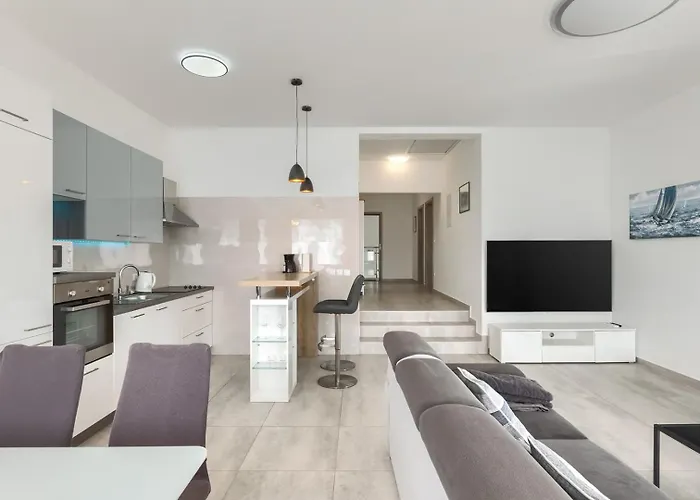 Zdenka With Common Pool 3* Medulin