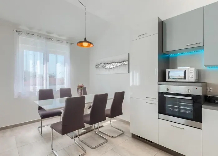 Gostinjska kuća Zdenka With Common Pool Medulin