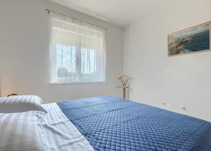 Zdenka With Common Pool Gostinjska kuća Medulin