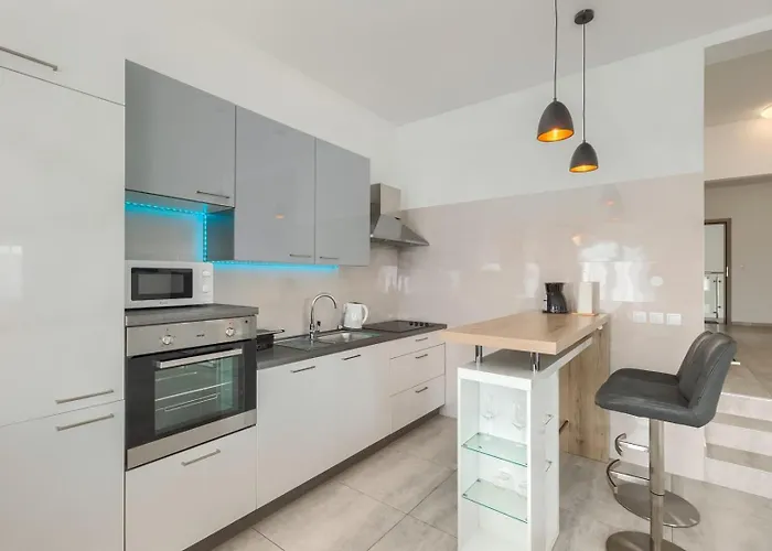 Zdenka With Common Pool Gostinjska kuća 3*