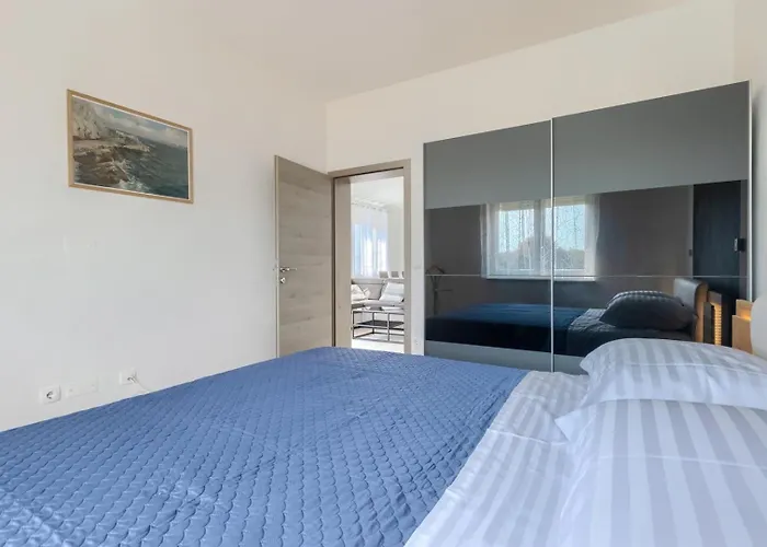 Zdenka With Common Pool Gostinjska kuća Medulin