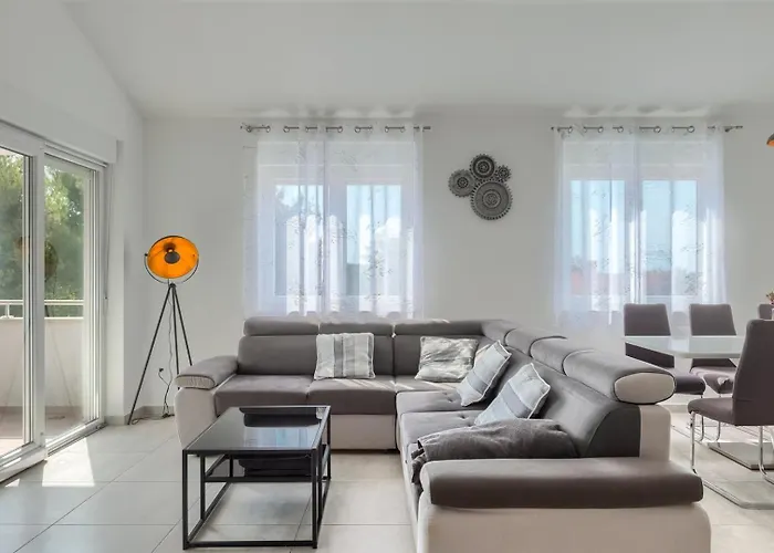 Gostinjska kuća Zdenka With Common Pool