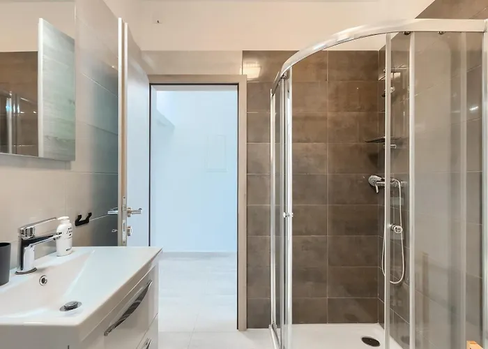 Zdenka With Common Pool Gostinjska kuća