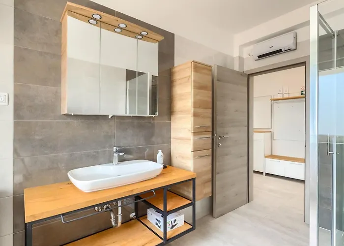 Zdenka With Common Pool 3* Medulin