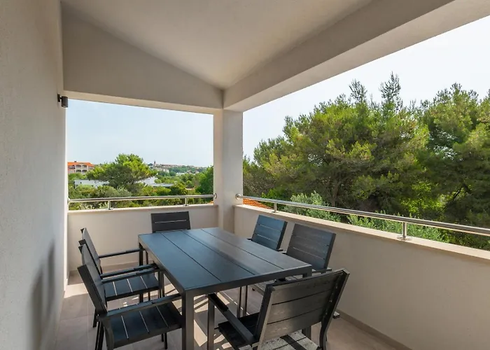 Zdenka With Common Pool 3*